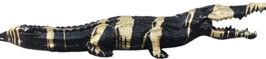 Casa Padrino Luxus Deko Skulptur Krokodil Schwarz / Gold 108 cm - Wetterbeständige Gartenskulptur - XXL Deko Skulptur - XXL Deko Figur - Tierfigur - Garten Deko - Luxus Deko Accessoires