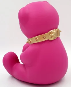 Casa Padrino Luxus Designer Dekofigur Teddybär mit Halsband Rosa / Gold H. 31 cm - Kunstharz Deko Skulptur - Luxus Deko Figur - Designer Deko Figur - Luxus Accessoires