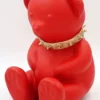 Casa Padrino Luxus Designer Dekofigur Teddybär mit Halsband Rot / Gold H. 31 cm - Kunstharz Deko Skulptur - Luxus Deko Figur - Designer Deko Figur - Luxus Accessoires