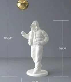 Casa Padrino Luxus Designer XXL Deko Skulptur Junge mit Luftballon Weiß / Gold H. 68 cm - XXL Kunstharz Deko Figur - Wohnzimmer Deko - Luxus Designer Deko Accessoires - Luxus Qualität