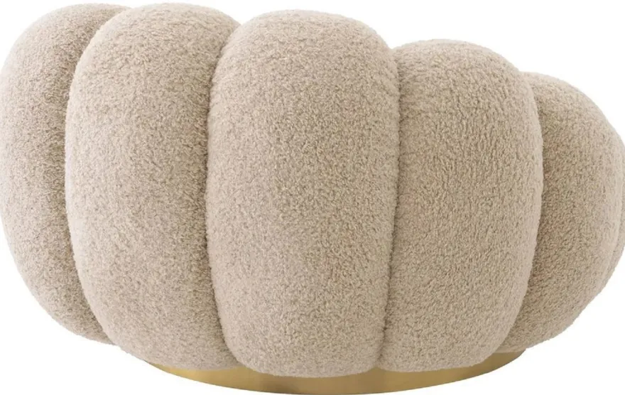 Casa Padrino Luxus Drehsessel Sandfarben / Messing 115 x 118 x H. 67 cm - Wohnzimmer Sessel - Lounge Sessel - Wohnzimmer Möbel - Luxus Möbel - Wohnzimmer Einrichtung - Luxus Einrichtung