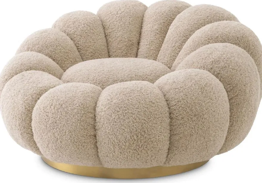 Casa Padrino Luxus Drehsessel Sandfarben / Messing 115 x 118 x H. 67 cm - Wohnzimmer Sessel - Lounge Sessel - Wohnzimmer Möbel - Luxus Möbel - Wohnzimmer Einrichtung - Luxus Einrichtung
