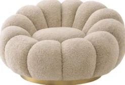 Casa Padrino Luxus Drehsessel Sandfarben / Messing 115 x 118 x H. 67 cm - Wohnzimmer Sessel - Lounge Sessel - Wohnzimmer Möbel - Luxus Möbel - Wohnzimmer Einrichtung - Luxus Einrichtung