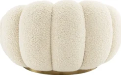 Casa Padrino Luxus Drehsessel Creme / Messing 115 x 118 x H. 67 cm - Wohnzimmer Sessel - Lounge Sessel - Wohnzimmer Möbel - Luxus Möbel - Wohnzimmer Einrichtung - Luxus Einrichtung - Möbel Luxus