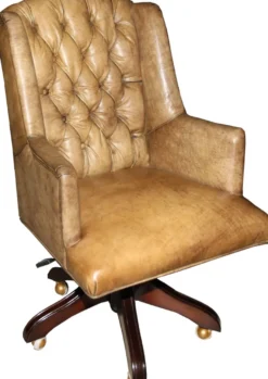 Casa Padrino Luxus Echtleder Chefsessel Büro Stuhl in Hellbraun - Drehbar und Höhenverstellbar - 104-111 cm x 64 cm x 67 cm