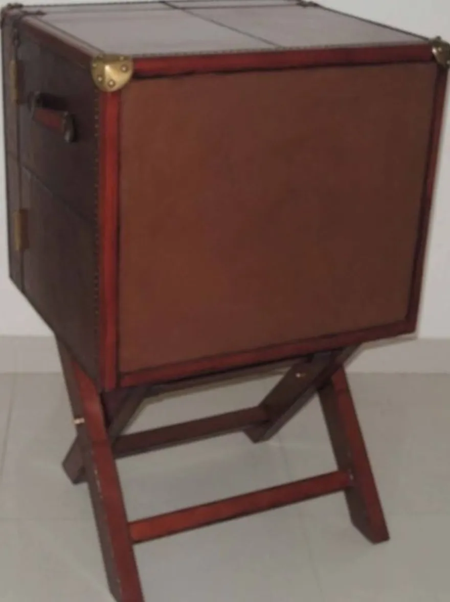 Casa Padrino Luxus Echtleder Barschrank Cognac Braun 61 x 52 x H. 93,5 cm - Kleiner Weinschrank mit 2 Türen im Koffer Design
