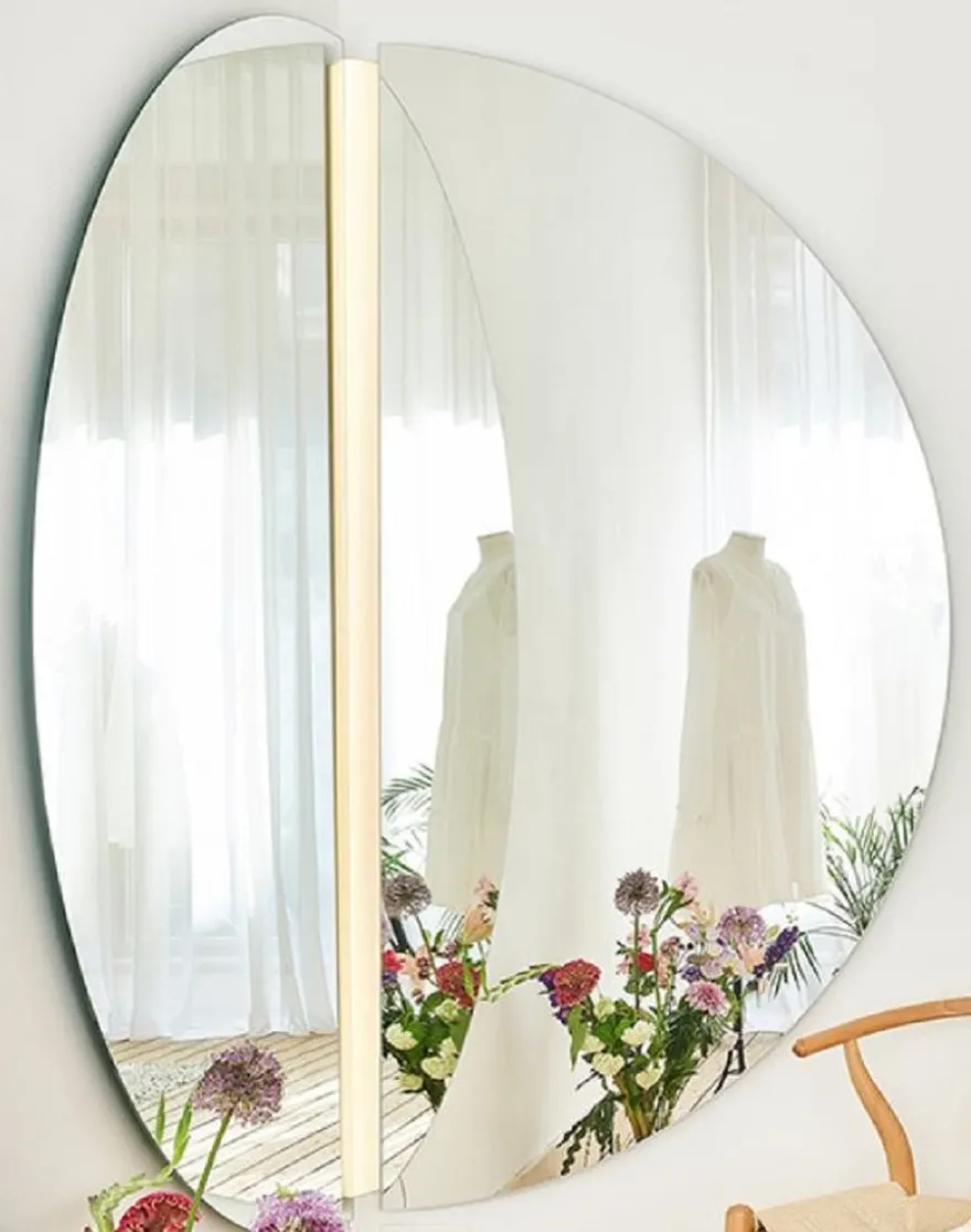 Casa Padrino Luxus Eckspiegel 150 x 3,5 x H. 150 cm - Eck Wandspiegel mit LED Streifen - Hotel Spiegel - Boutique Spiegel - Luxus Qualität