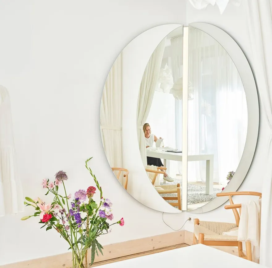 Casa Padrino Luxus Eckspiegel 150 x 3,5 x H. 150 cm - Eck Wandspiegel mit LED Streifen - Hotel Spiegel - Boutique Spiegel - Luxus Qualität