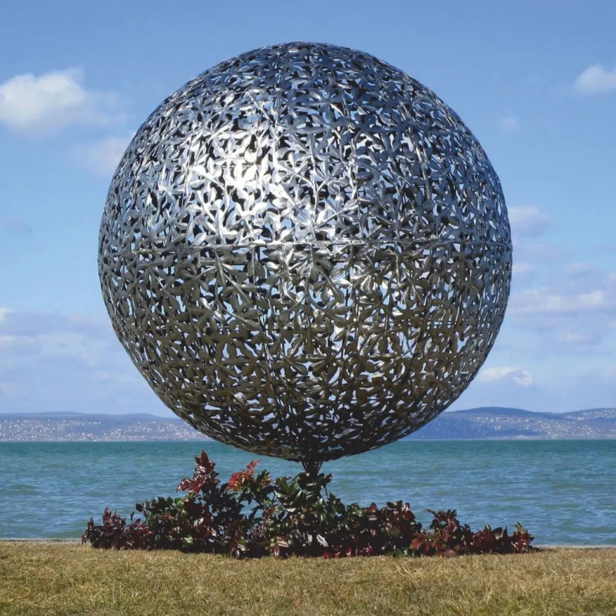 Casa Padrino Luxus Edelstahl Garten Deko Skulptur Kugel Silber Ø 170 x H. 200 cm