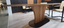 Casa Padrino Luxus Esstisch Naturfarben / Schwarz 240 x 120 x H. 77 cm - Ovaler Massivholz Küchentisch - Massivholz Möbel - Esszimmer Möbel - Luxus Möbel - Luxus Einrichtung
