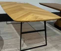 Casa Padrino Luxus Esstisch Naturfarben / Schwarz 240 x 110 x H. 77 cm - Rechteckiger Küchentisch Massivholz Tischplatte - Massivholz Esszimmer Möbel - Luxus Esszimmer Möbel