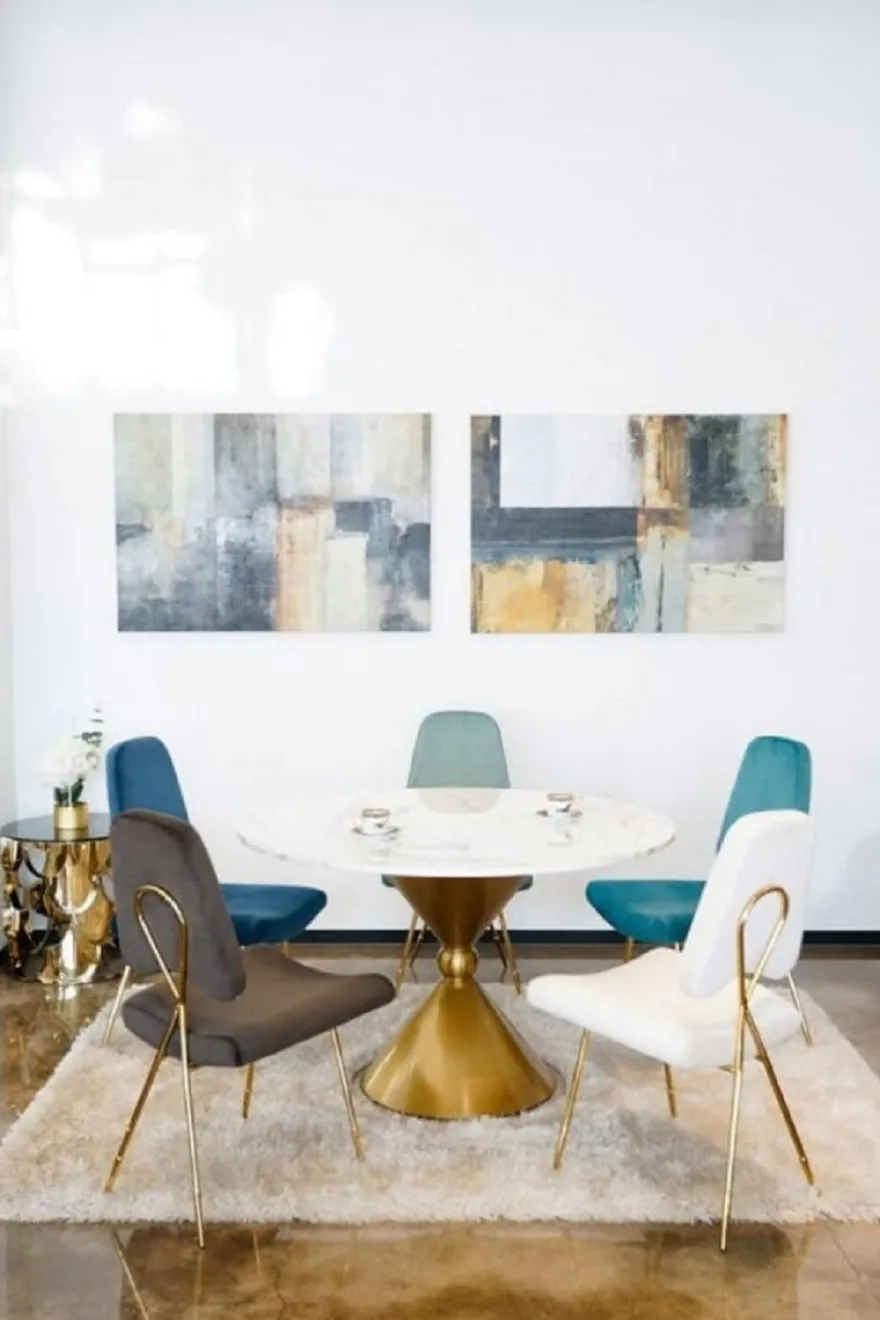 Casa Padrino Luxus Esstisch Weiß / Gold Ø 100 x H. 75 cm - Runder Esszimmertisch mit Kunstmarmor Tischplatte - Esszimmer Möbel - Luxus Möbel - Luxus Einrichtung - Esszimmer Einrichtung