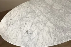 Casa Padrino Luxus Esstisch Weiß / Schwarz 200 x 122 x H. 74 cm - Ovaler Küchentisch mit Carrara Marmor Tischplatte - Luxus Esszimmer Möbel