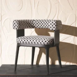 Casa Padrino Luxus Esszimmer Stuhl mit Armlehnen Weiß / Schwarz H. 73 cm - Esszimmer Möbel