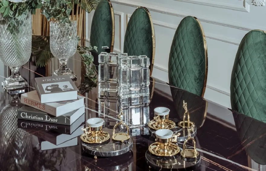 Casa Padrino Luxus Esszimmer Set Schwarz / Grün / Gold - 1 Luxus Esstisch & 10 Luxus Esszimmerstühle - Esszimmer Möbel - Luxus Qualität