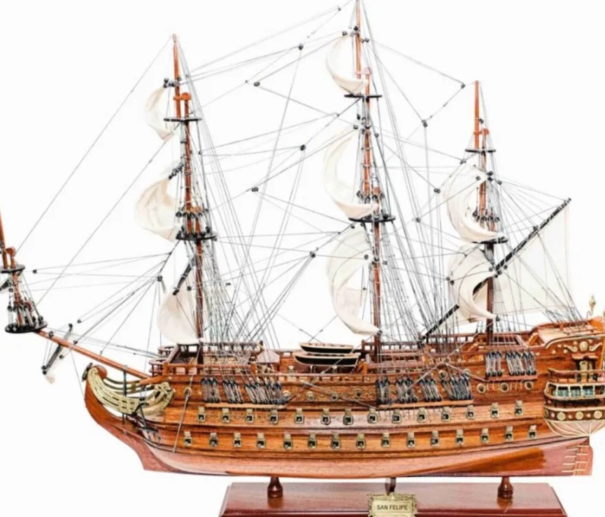 Casa Padrino Luxus Flaggschiff San Felipe mit Massivholz Ständer Braun 95 x 29 x H. 90 cm - Handgefertigtes Deko Schiff Holzschiff Segelschiff Kriegsschiff - Deko Accessoires