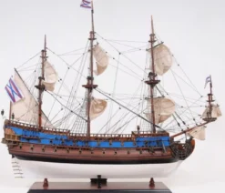 Casa Padrino Luxus Flaggschiff Goto Predestination mit Massivholz Ständer 95,2 x 29,2 x H. 83,8 cm - Handgefertigtes Deko Schiff - Holzschiff - Kriegsschiff - Segelschiff - Deko Accessoires