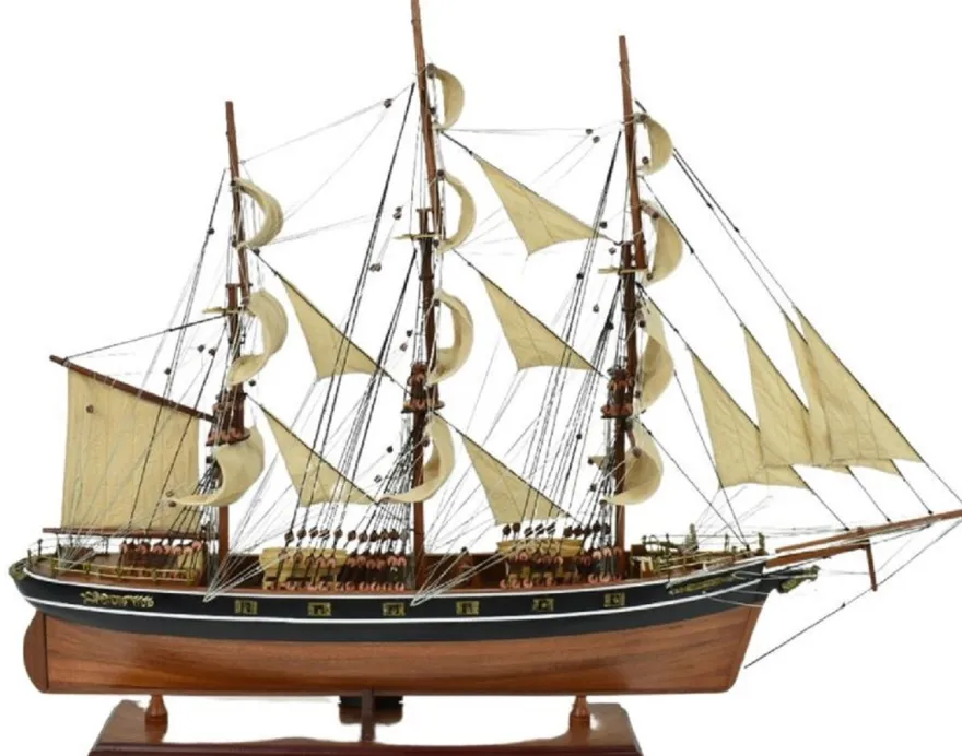 Casa Padrino Luxus Flaggschiff Cutty Sark Braun / Schwarz / Weiß 70 x 28 x H. 85 cm - Handgefertigtes Deko Schiff - Holzschiff - Segelschiff - Kriegsschiff - Luxus Deko Accessoires