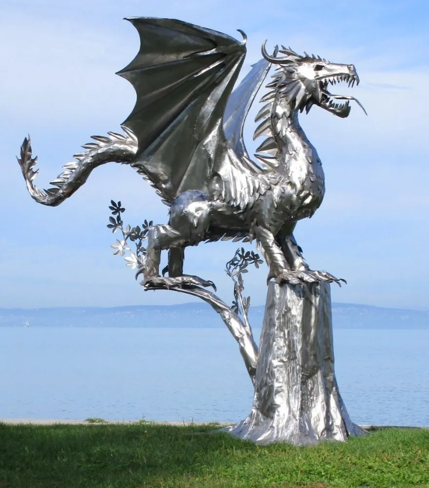Casa Padrino Luxus Gartendeko Skulptur Drache Silber 290 x 235 x H. 295 cm - Riesige Edelstahl Deko Figur - Gartenfigur - Hotel Garten Deko