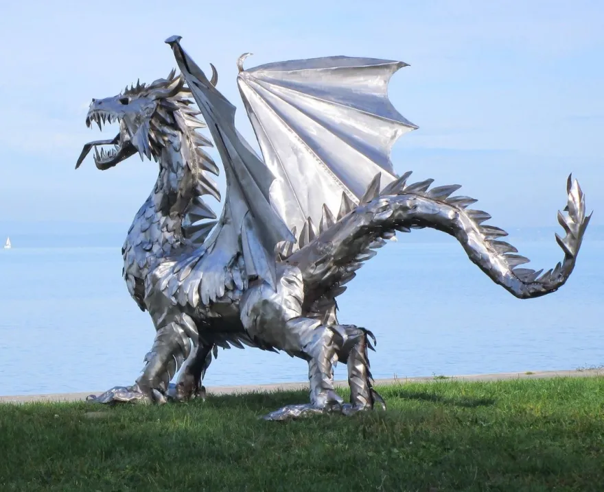Casa Padrino Luxus Gartendeko Skulptur Drache Silber 290 x 180 x H. 235 cm - Riesige Edelstahl Deko Figur - Gartenfigur - Hotel Garten Deko