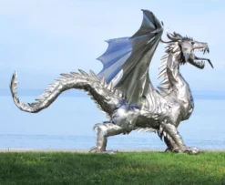 Casa Padrino Luxus Gartendeko Skulptur Drache Silber 290 x 180 x H. 235 cm - Riesige Edelstahl Deko Figur - Gartenfigur - Hotel Garten Deko