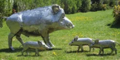 Casa Padrino Luxus Gartendeko Skulpturen Wildschwein mit 3 Frischlingen Silber - Edelstahl Gartendeko Figuren - Wetterbeständige Gartenfiguren