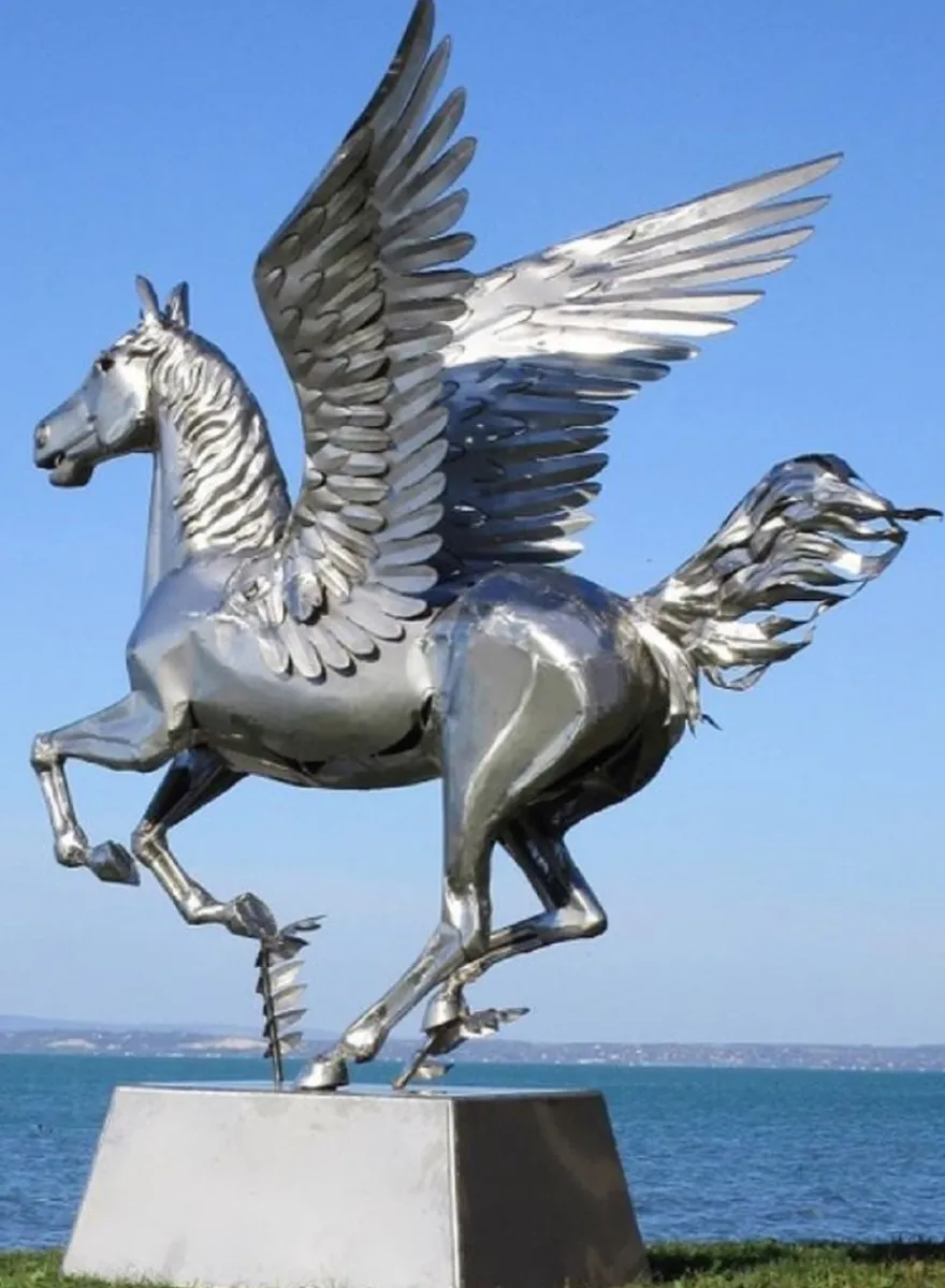 Casa Padrino Luxus Gartendeko Skulptur Pegasus Pferd mit Sockel Silber 288 x 175 x H. 305 cm - Lebensgroße Edelstahl Figur - Luxus Gartenfigur