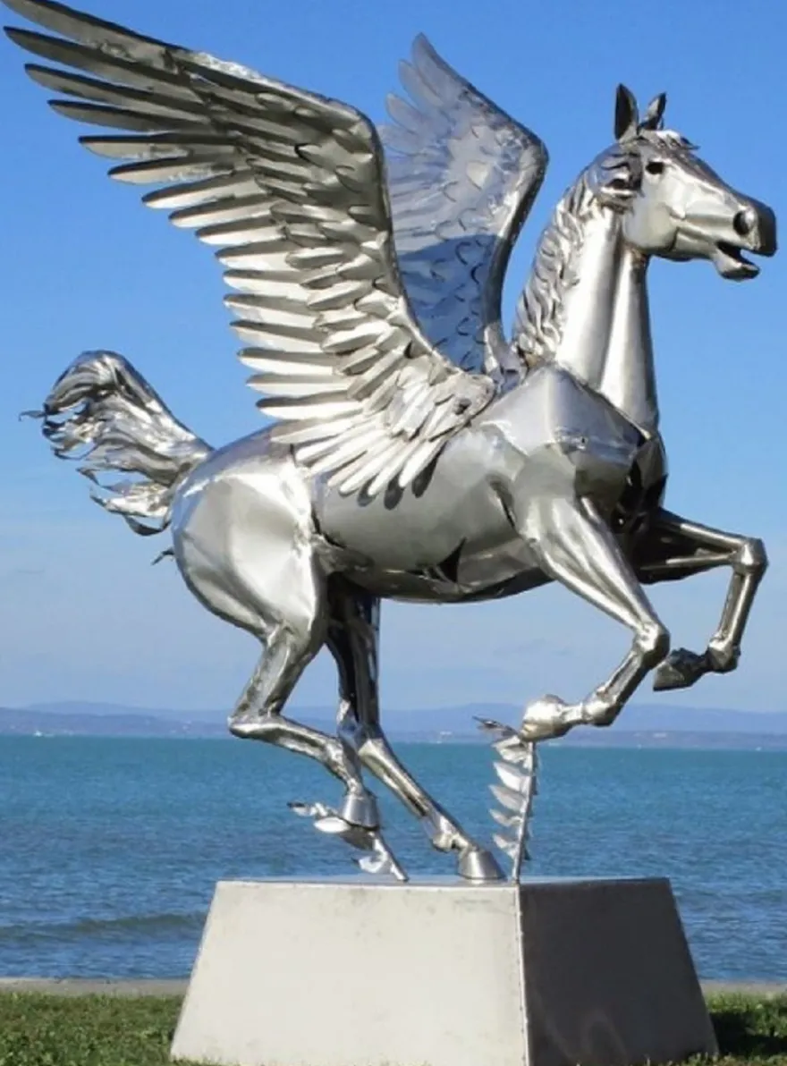 Casa Padrino Luxus Gartendeko Skulptur Pegasus Pferd mit Sockel Silber 288 x 175 x H. 305 cm - Lebensgroße Edelstahl Figur - Luxus Gartenfigur