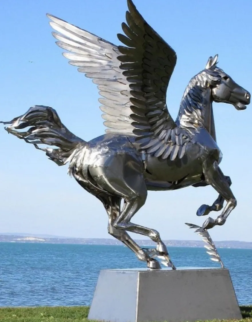 Casa Padrino Luxus Gartendeko Skulptur Pegasus Pferd mit Sockel Silber 288 x 175 x H. 305 cm - Lebensgroße Edelstahl Figur - Luxus Gartenfigur