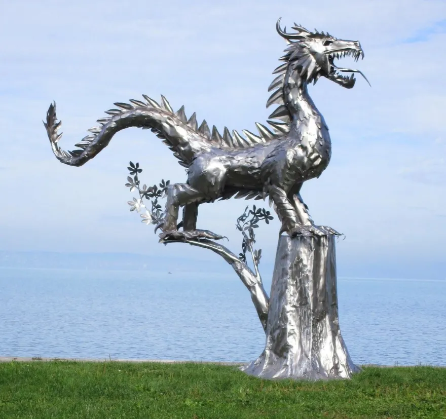 Casa Padrino Luxus Gartendeko Skulptur Drache Silber 290 x 140 x H. 292 cm - Riesige Edelstahl Deko Figur - Gartenfigur - Hotel Garten Deko