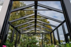 Casa Padrino Luxus Gartenhaus Schwarz 400 x 300 x H. 276,2 cm - Massivholz Garten Haus mit Glasfenstern und Glastüren - Gewächshaus - Luxus Gartenhäuser - Luxus Gewächshäuser