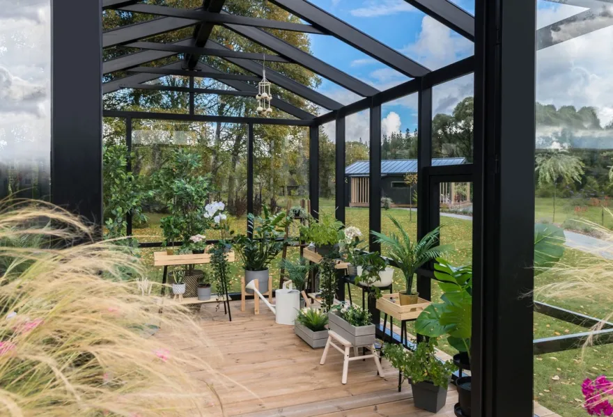 Casa Padrino Luxus Gartenhaus Schwarz 400 x 300 x H. 276,2 cm - Massivholz Garten Haus mit Glasfenstern und Glastüren - Gewächshaus - Luxus Gartenhäuser - Luxus Gewächshäuser