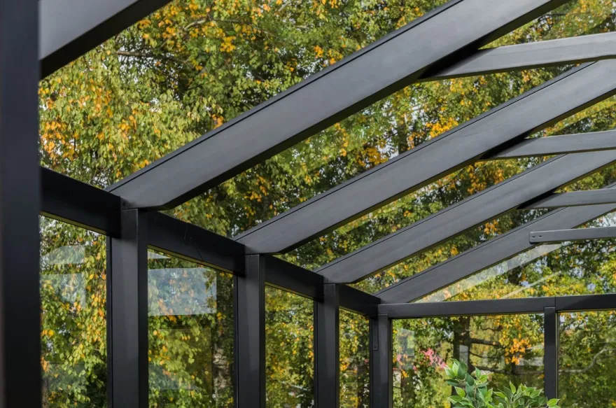 Casa Padrino Luxus Gartenhaus Schwarz 400 x 300 x H. 276,2 cm - Massivholz Garten Haus mit Glasfenstern und Glastüren - Gewächshaus - Luxus Gartenhäuser - Luxus Gewächshäuser