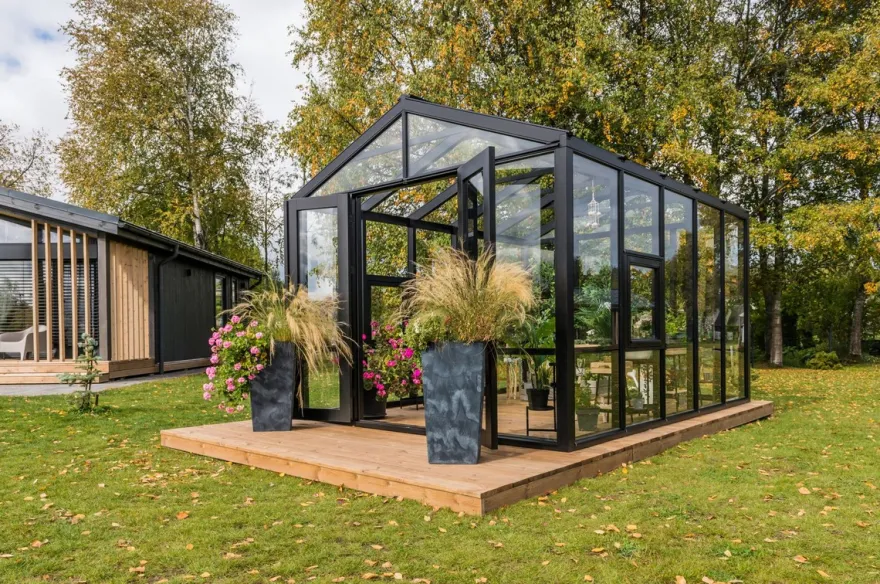 Casa Padrino Luxus Gartenhaus Schwarz 400 x 300 x H. 276,2 cm - Massivholz Garten Haus mit Glasfenstern und Glastüren - Gewächshaus - Luxus Gartenhäuser - Luxus Gewächshäuser