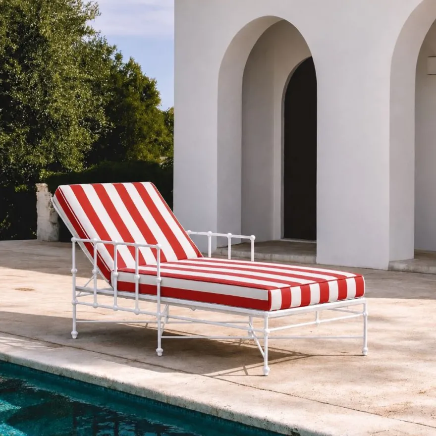 Casa Padrino Luxus Gartenliege mit Armlehnen Weiß / Rot 190 cm - Hotel & Garten Möbel VPP