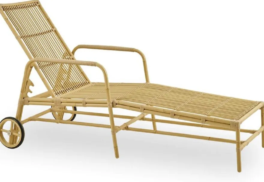 Casa Padrino Luxus Gartenliege Naturfarben 200 x 73 x H. 97 cm - Moderne Wetterbeständige Liege mit verstellbarer Rückenlehne und Armlehnen - Poolliege - Garten Hotel Pool Möbel - Luxus Qualität