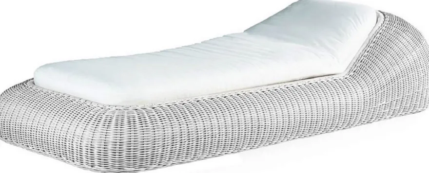 Casa Padrino Luxus Gartenliege Weiß / Weiß 238 x 100 x H. 50 cm - Handgewebte Wetterbeständige Liege - Moderne Poolliege - Garten Möbel - Hotel Möbel