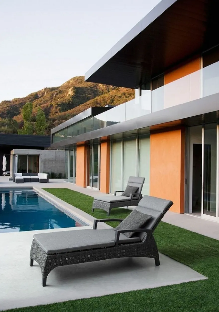 Casa Padrino Luxus Gartenliege Grau / Anthrazit 205 x 70 x H. 72-106 cm - Moderne Wetterbeständige Liege mit verstellbarer Rückenlehne und Armlehnen - Garten Hotel Pool Möbel - Luxus Qualität