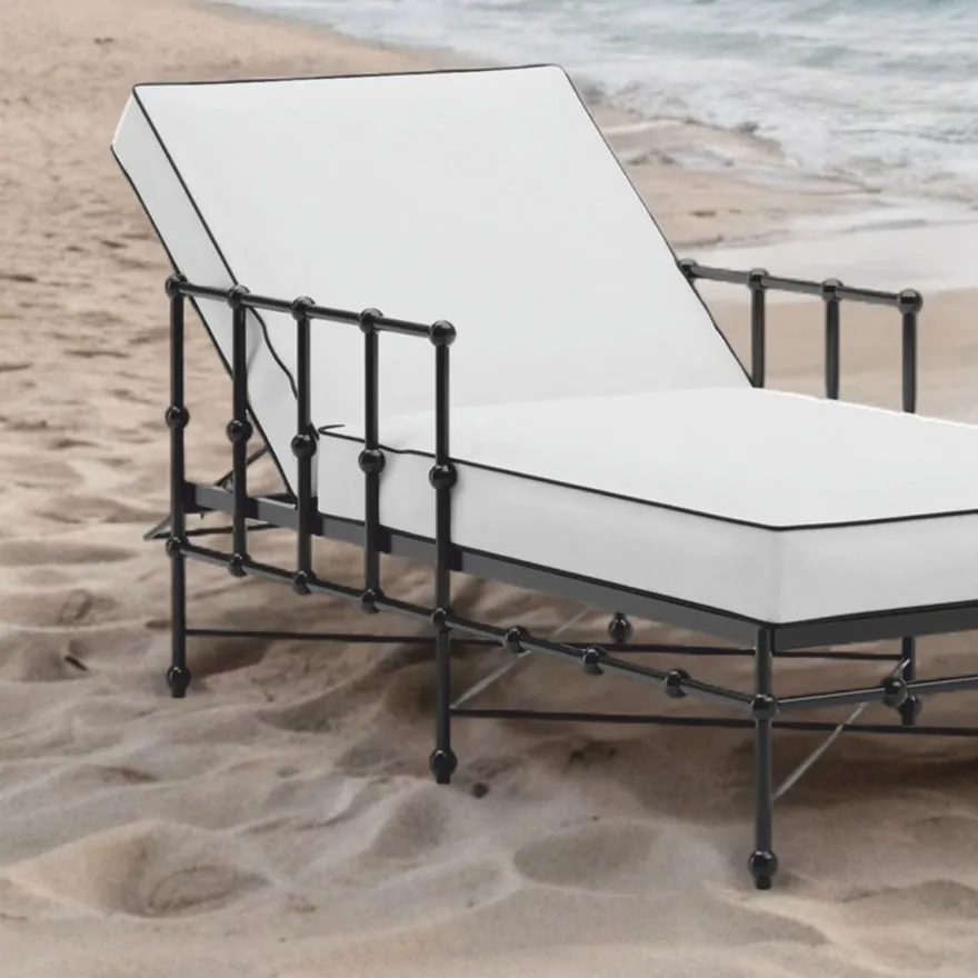 Casa Padrino Luxus Gartenliege mit Armlehnen Schwarz / Weiß 198 cm - Hotel & Garten Möbel