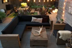 Casa Padrino Luxus Garten Lounge Set aus massivem Eichenholz mit Polsterung - Eckcouch, Sessel und Tisch, 150x70x40 cm