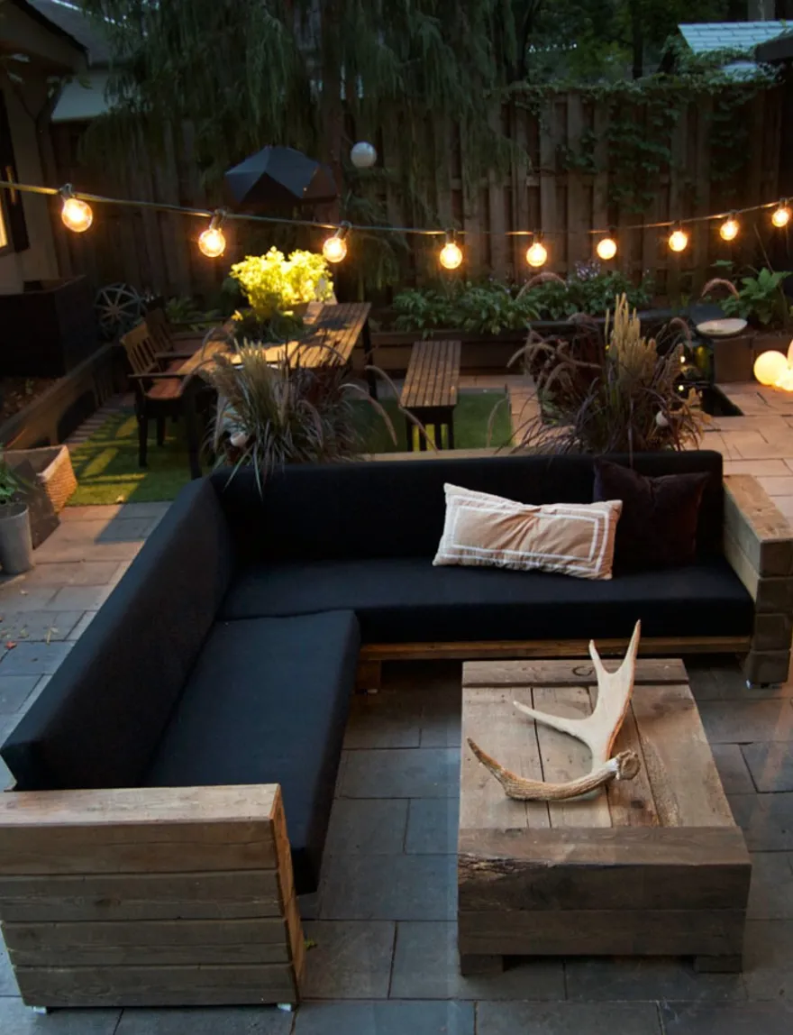 Casa Padrino Luxus Garten Lounge Set aus massivem Eichenholz mit Polsterung - Eckcouch, Sessel und Tisch, 150x70x40 cm