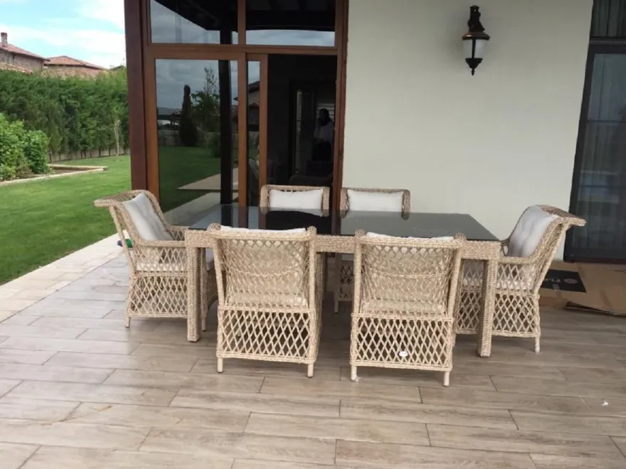 Casa Padrino Luxus Gartenstuhl 6er Set Naturfarben / Weiß 57 x 61 x H. 80 cm - Rattan Stühle mit Armlehnen und Kissen - Moderne Rattan Garten & Terrassen Möbel