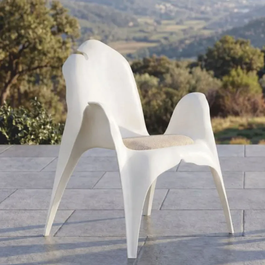 Casa Padrino Luxus Gartenstuhl mit Armlehnen Matt Weiß / Beige - Garten & Terrassen Möbel