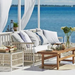 Casa Padrino Luxus Gartentisch Weiß / Grau 60 x 60 x H. 43 cm - Wetterbeständiger Garten & Terrassen Beistelltisch mit Glasplatte - Moderne Garten & Terrassen Möbel - Luxus Kollektion