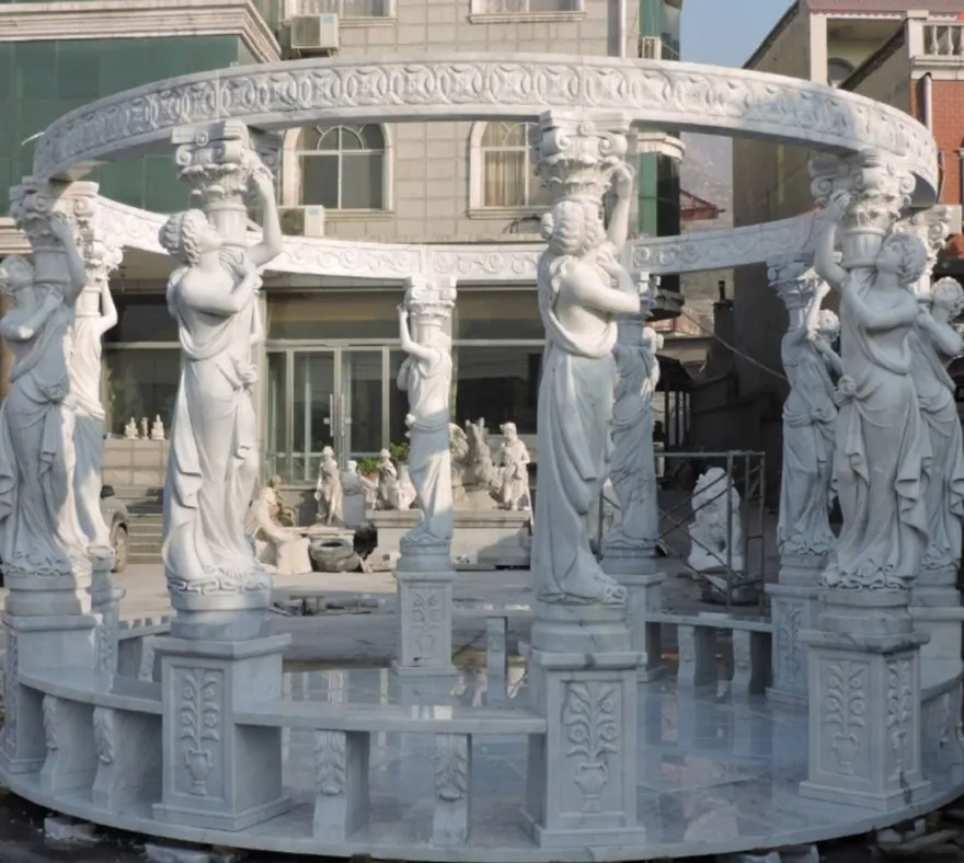 Casa Padrino Luxus Jugendstil Garten Pavillon Weiß Ø 500 x H. 300 cm - Runder Marmor Pavillon mit edlen Statuen und integrierten Sitzbänken - Prunkvolle Barock & Jugendstil Garten Deko