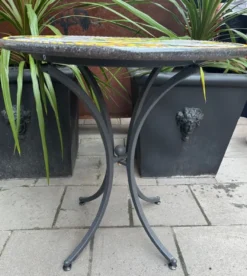 Casa Padrino Luxus Jugendstil Gartentisch Mehrfarbig / Grau Ø 70 cm - Schmiedeeisen Garten Tisch mit Lavastein Tischplatte - Barock & Jugendstil Garten Möbel - Luxus Qualität - Made in Italy