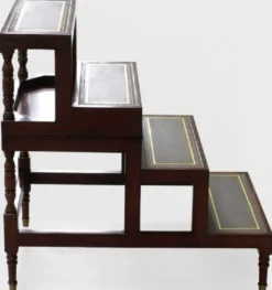 Casa Padrino Luxus Jugendstil Couchtisch Dunkelbraun / Grün / Gold - Ausklappbare Massivholz Bibliothekstreppe mit Echtleder - Jugendstil Wohnzimmer Möbel - Edel & Prunkvoll
