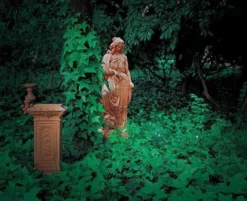 Casa Padrino Luxus Jugendstil Deko Skulptur Dame Beige H. 135 cm - Prunkvolle Keramik Statue - Handgefertigte Deko Figur - Garten & Terrassen Deko Accessoires