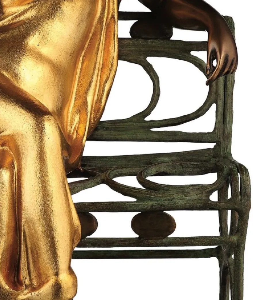 Casa Padrino Luxus Jugendstil Skulptur Dame auf Sitzbank Bronze mit Patina / Gold / Antik Grün H.65 cm - Handgefertigte Bronze Deko Figur - Luxus Qualität - Made in Italy