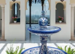 Casa Padrino Luxus Jugendstil Springbrunnen Weiß / Blau 300 x 300 x H. 155 cm - Handgefertigter & Handbemalter Keramik Gartenbrunnen - Barock & Jugendstil Garten Deko Accessoires